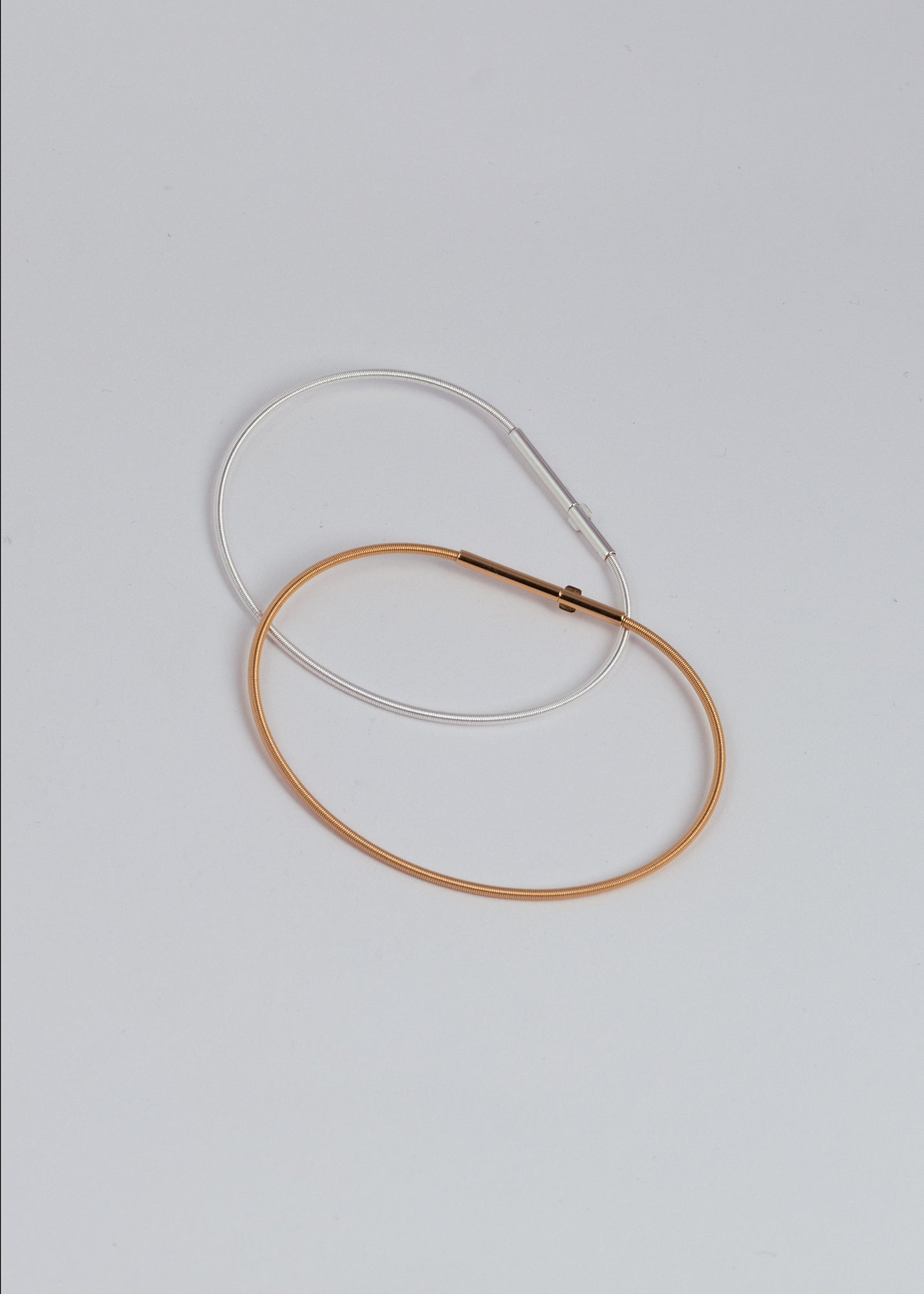 Gold und Silber
Schmuck für Frauen
Geschenkidee für Sie
Schmuck für besondere Anlässe
Schmuck für den Alltag
Silberarmband
Zarter Armreif
Minimalistischer Armschmuck
Elegantes Armband
Feines Armband mit Perlen