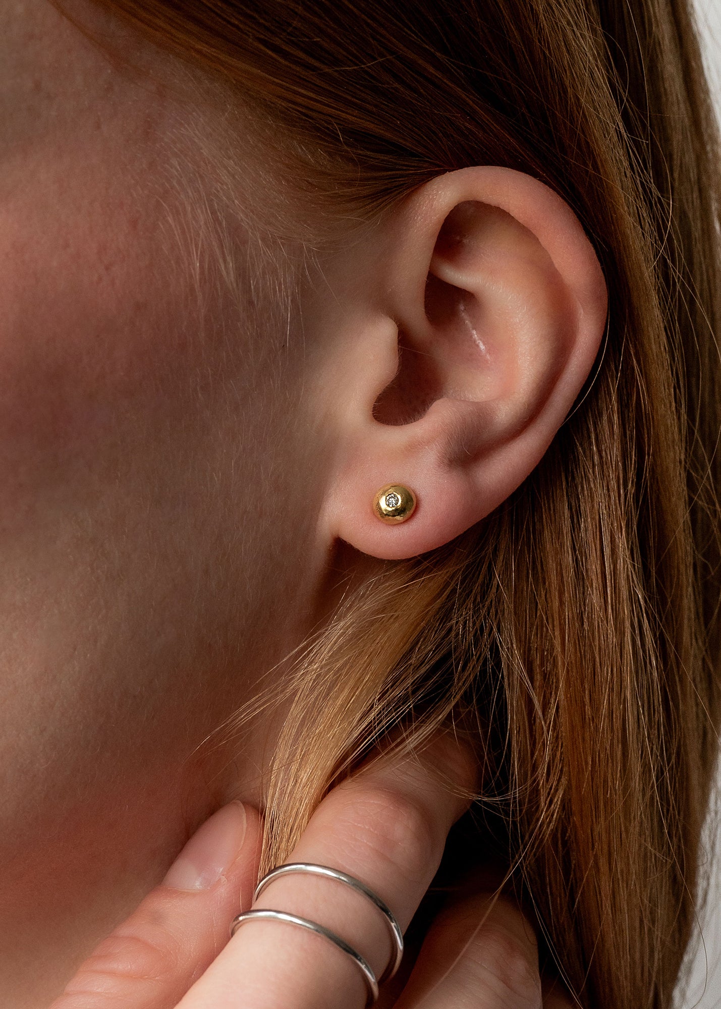 Bicolor Schmuck
Zarter Anhänger
Filigraner Schmuck
hochwertig
Brillant Ohrstecker
Minimalistischer Schmuck
Statement-Schmuck
Modernes Schmuckdesign
Trendige Accessoires
Schmuck mit Anhänger
Organischer Schmuck
Schmuck
Modeschmuck
Damen Schmuck
Trend Schmuck
Eleganter Schmuck