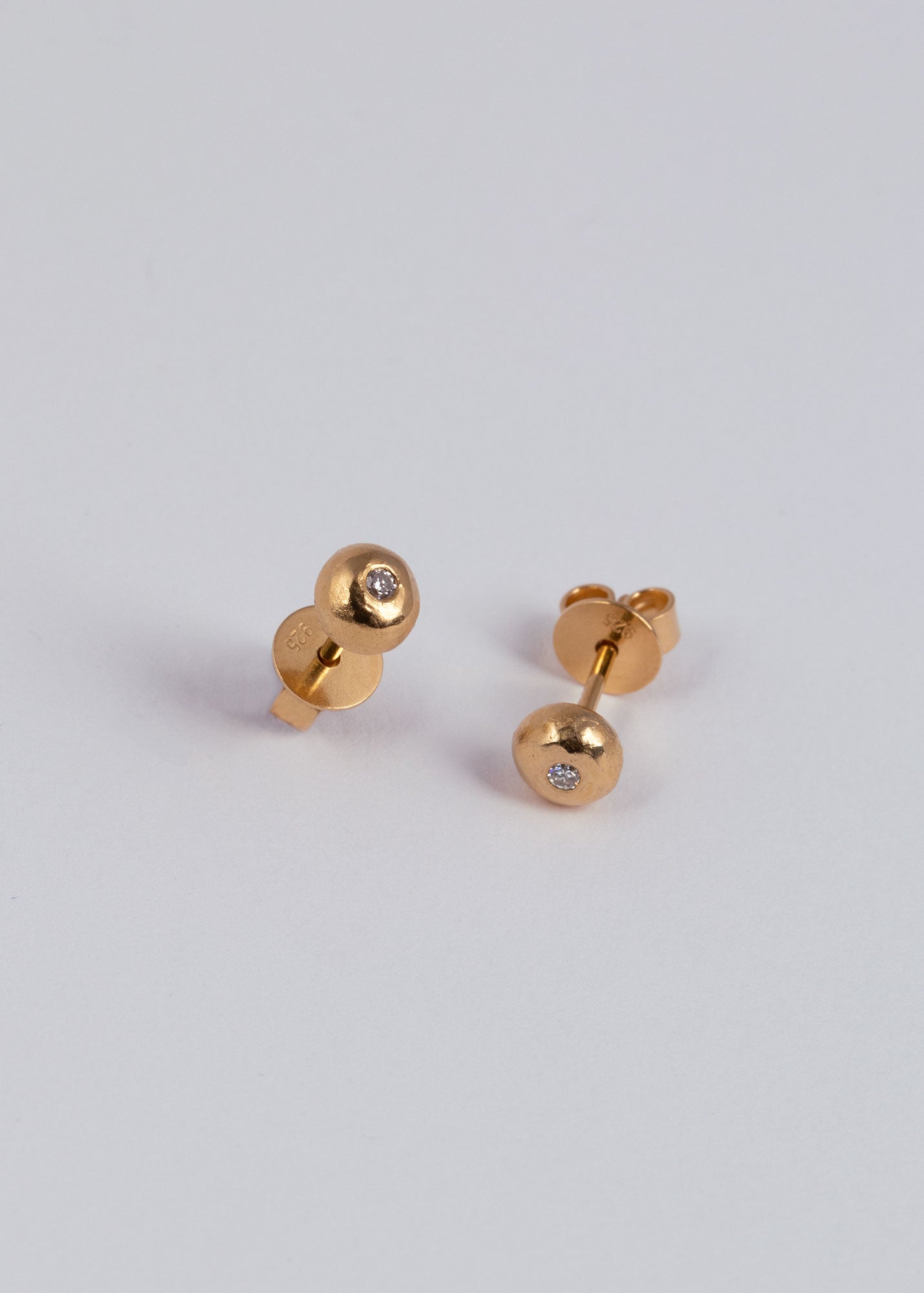 Bicolor Schmuck
Zarter Anhänger
Filigraner Schmuck
hochwertig
Brillant Ohrstecker
Minimalistischer Schmuck
Statement-Schmuck
Modernes Schmuckdesign
Trendige Accessoires
Schmuck mit Anhänger
Organischer Schmuck
Schmuck
Modeschmuck
Damen Schmuck
Trend Schmuck
Eleganter Schmuck