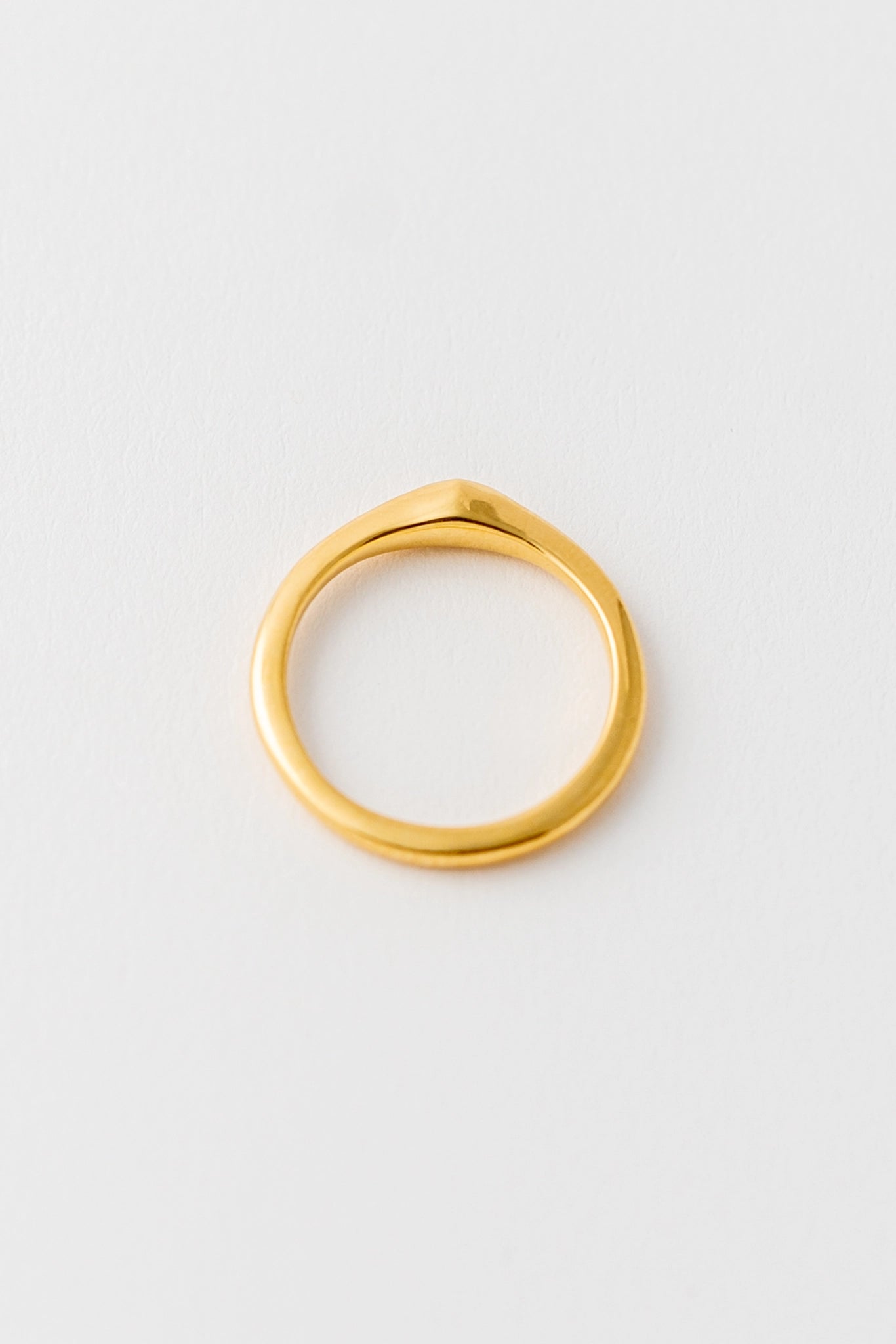 goldener Ring Seitenansicht