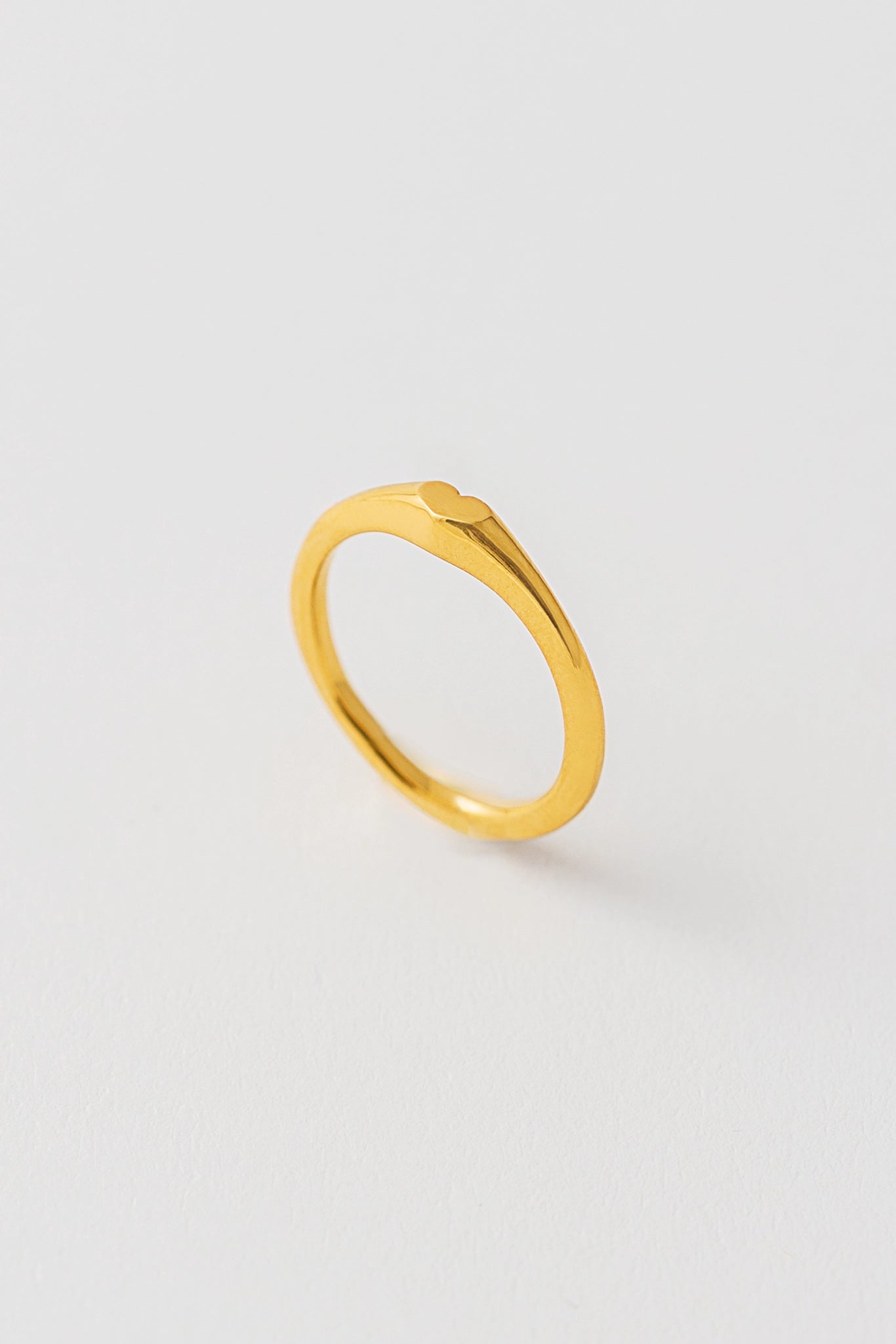 goldener Ring Seitenansicht